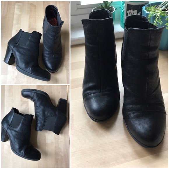 Reaction Kenneth Cole Shoes - Reaction Kenneth Cole black ankle booties